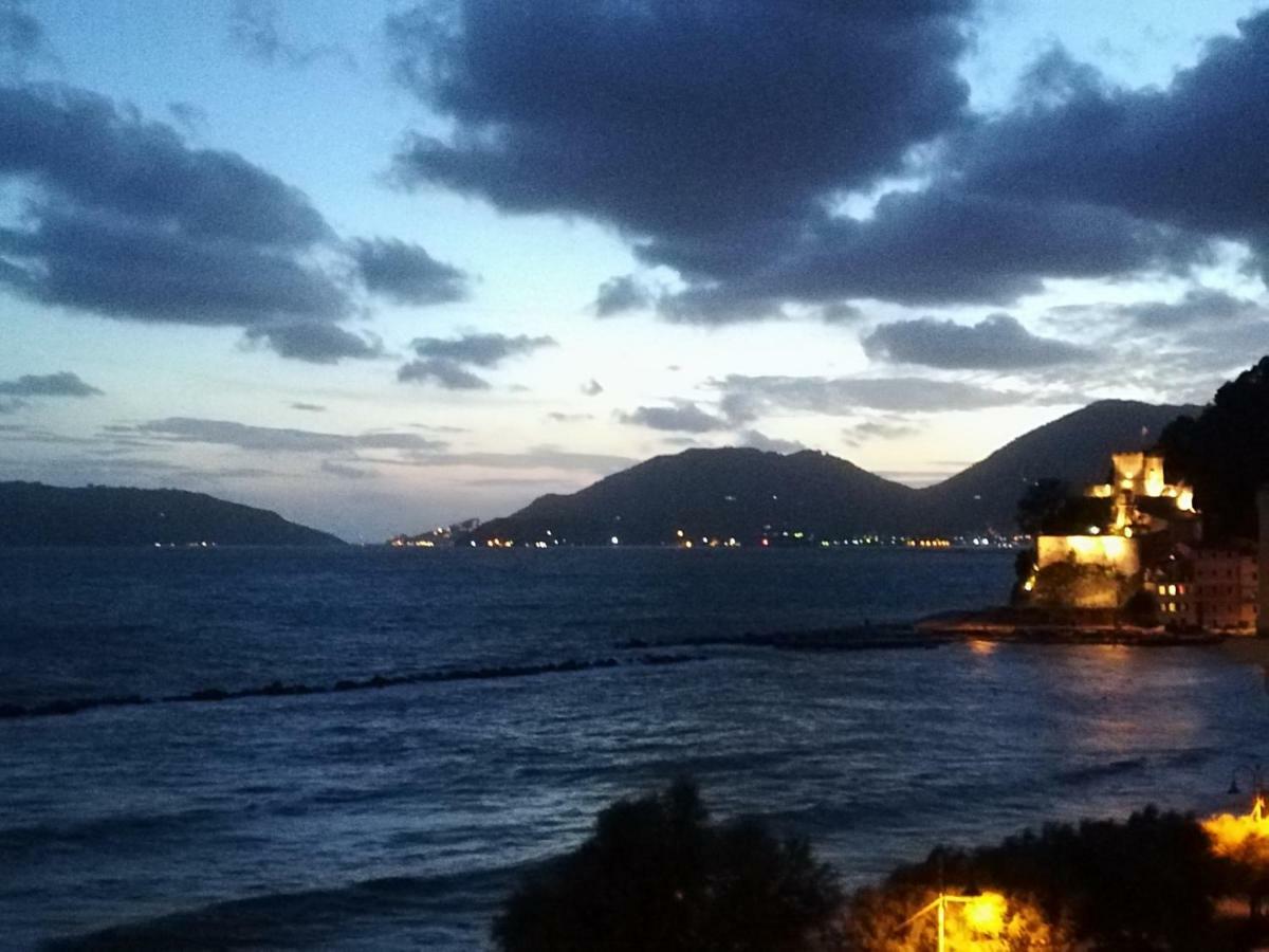Ferienwohnung Il Faro Dei Poeti Lerici Exterior foto